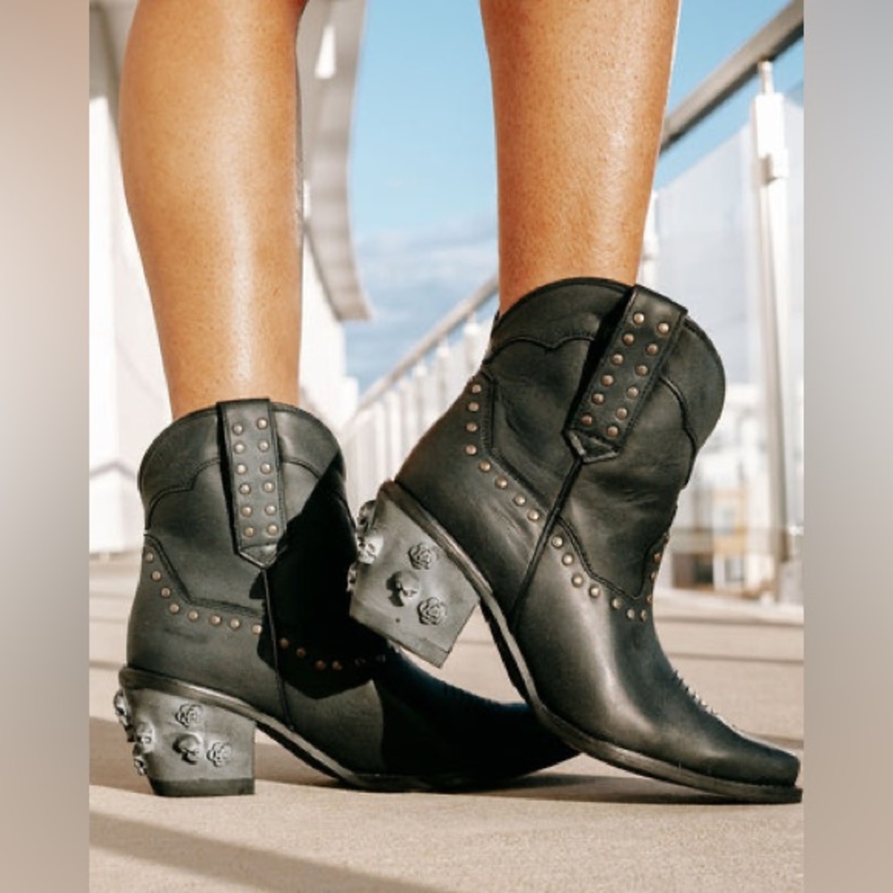 Dingo Women's Size 10 Trick R Treat Western Booties Skulls
